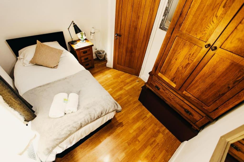 Holiday home Friars Bush House - Stunning 4 Bedroom Detached House In Exclusive Queens Quarter Luxury Centre
