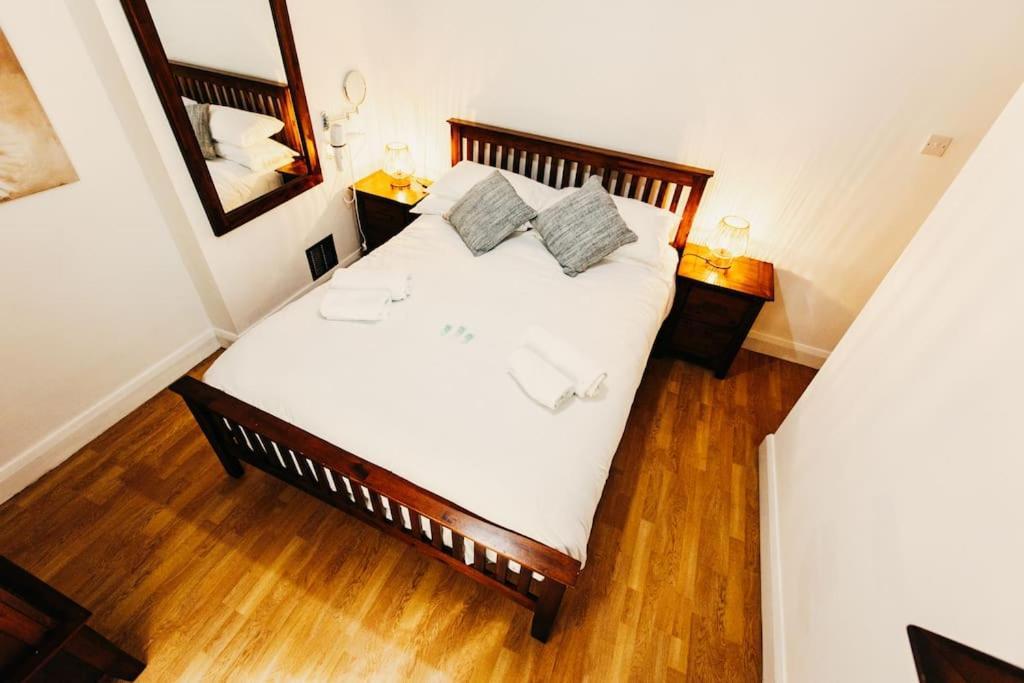 Friars Bush House - Stunning 4 Bedroom Detached House In Exclusive Queens Quarter Luxury Centre Belfast