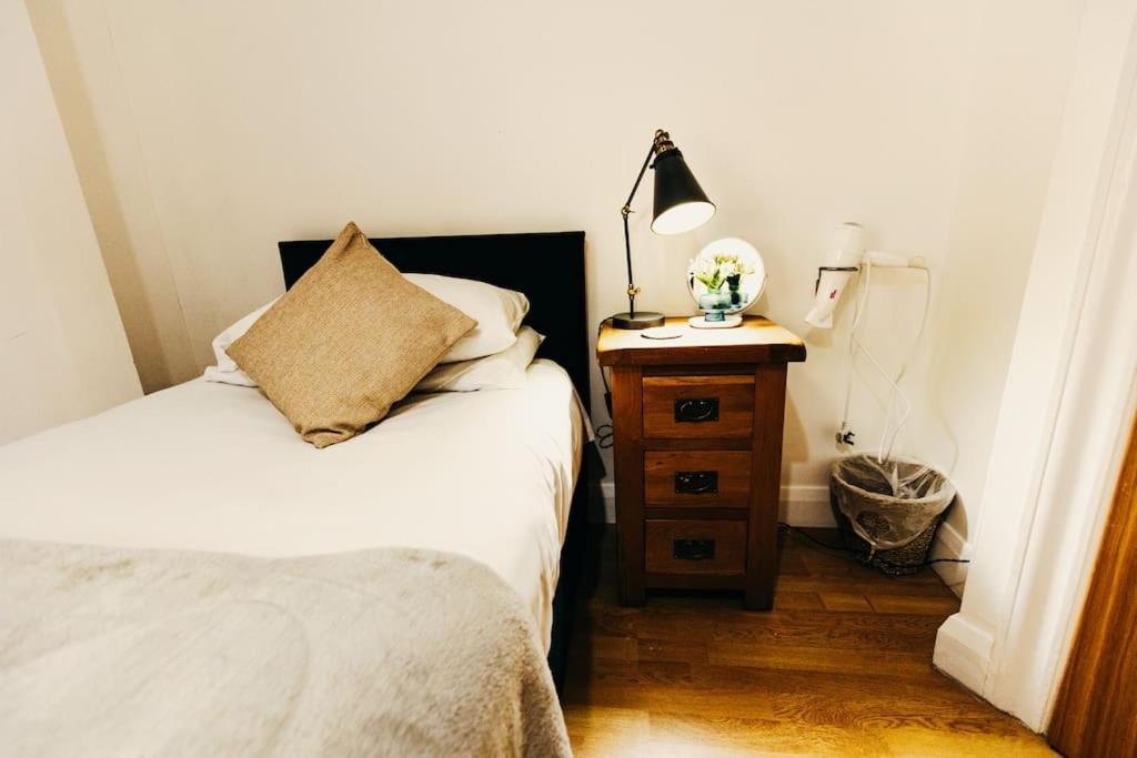 Holiday home Friars Bush House - Stunning 4 Bedroom Detached House In Exclusive Queens Quarter Luxury Centre