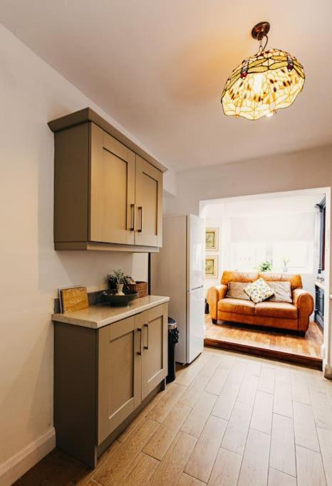 Holiday home Friars Bush House - Stunning 4 Bedroom Detached House In Exclusive Queens Quarter Luxury Centre *
