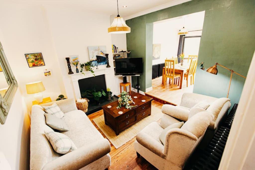 Holiday home Friars Bush House - Stunning 4 Bedroom Detached House In Exclusive Queens Quarter Luxury Centre Belfast