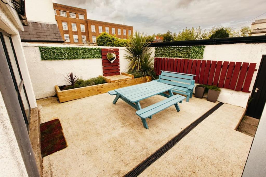 Friars Bush House - Stunning 4 Bedroom Detached House In Exclusive Queens Quarter Luxury Centre Holiday home