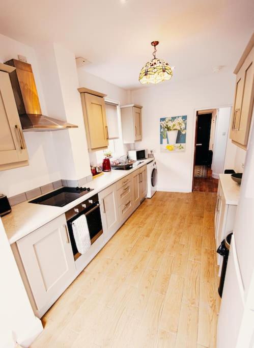 Friars Bush House - Stunning 4 Bedroom Detached House In Exclusive Queens Quarter Luxury Centre