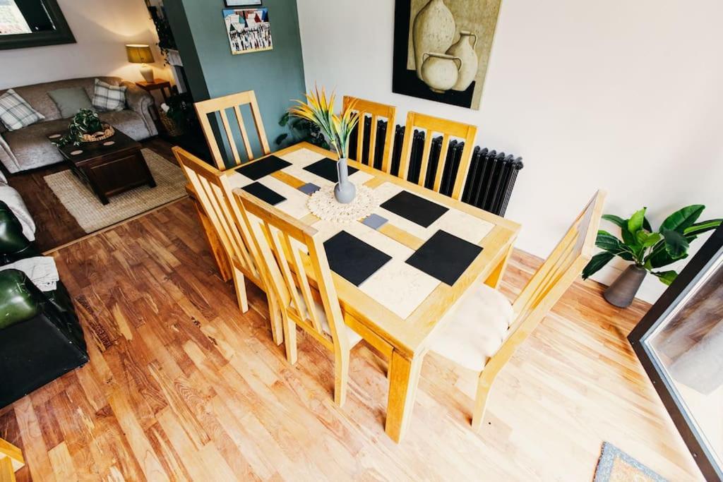 Friars Bush House - Stunning 4 Bedroom Detached House In Exclusive Queens Quarter Luxury Centre Holiday home