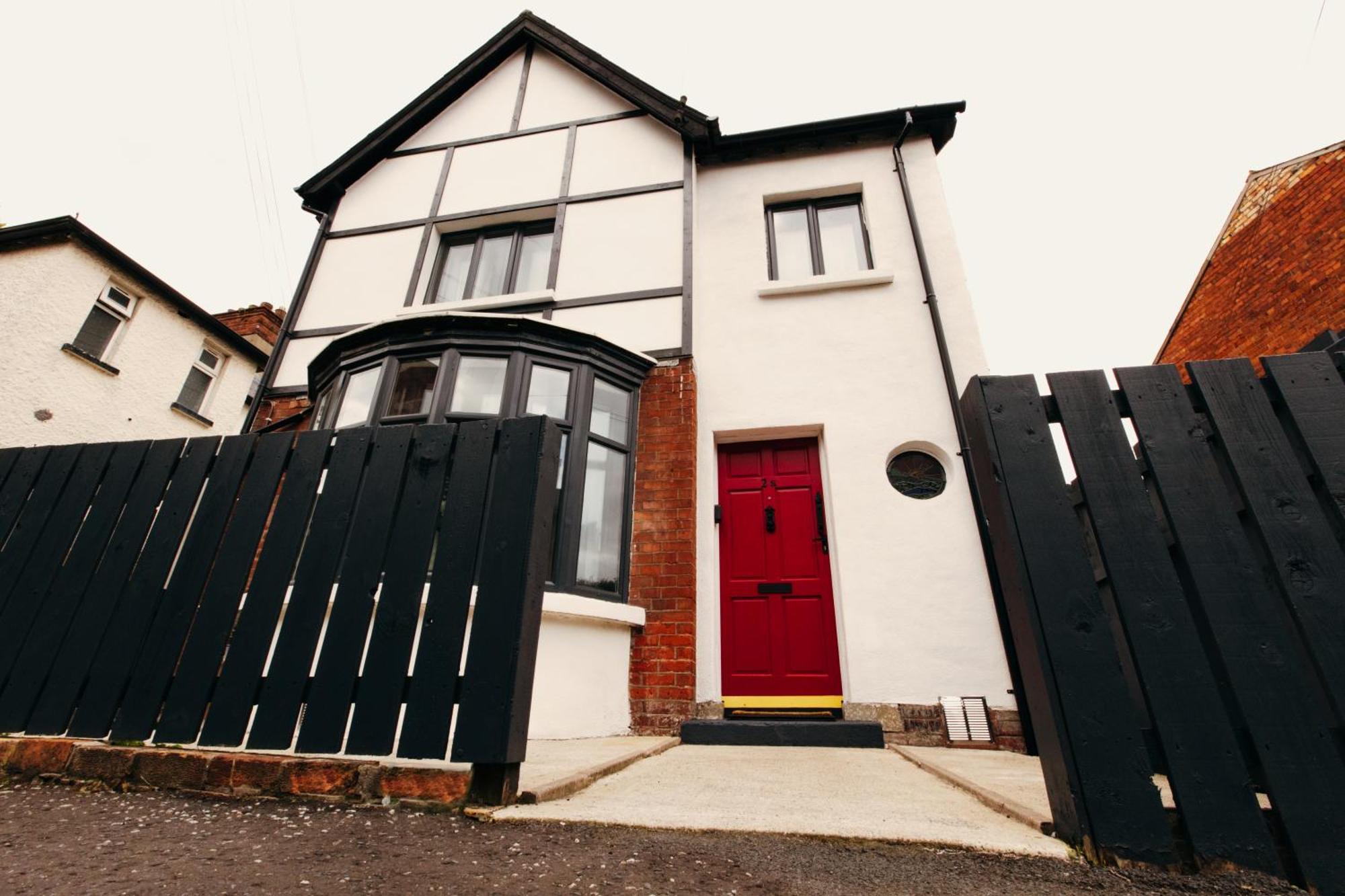 Friars Bush House - Stunning 4 Bedroom Detached House In Exclusive Queens Quarter Luxury Centre Belfast
