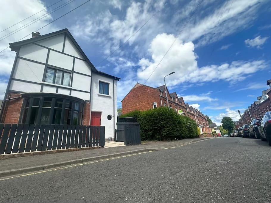 Friars Bush House - Stunning 4 Bedroom Detached House In Exclusive Queens Quarter Luxury Centre Casa vacanze
